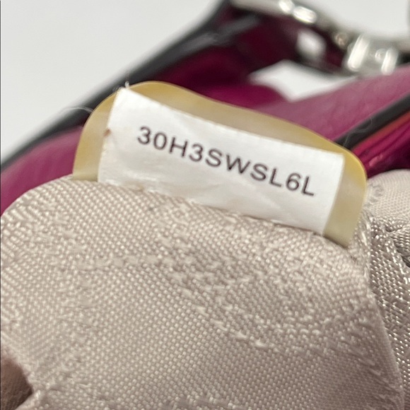 MICHAEL KORS BEDFORD PEBBLED LEATHER FLAP OVER SHOULDER BAG FUSCHIA CROSSBODY - Picture 12 of 17